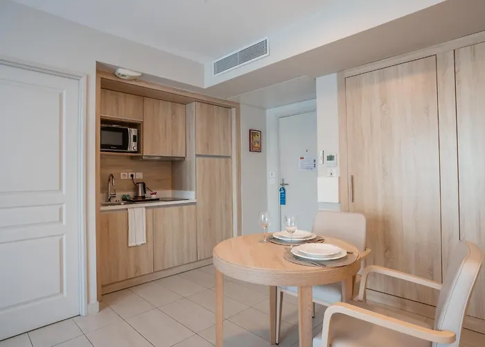 Aparthotel Quality 3*
